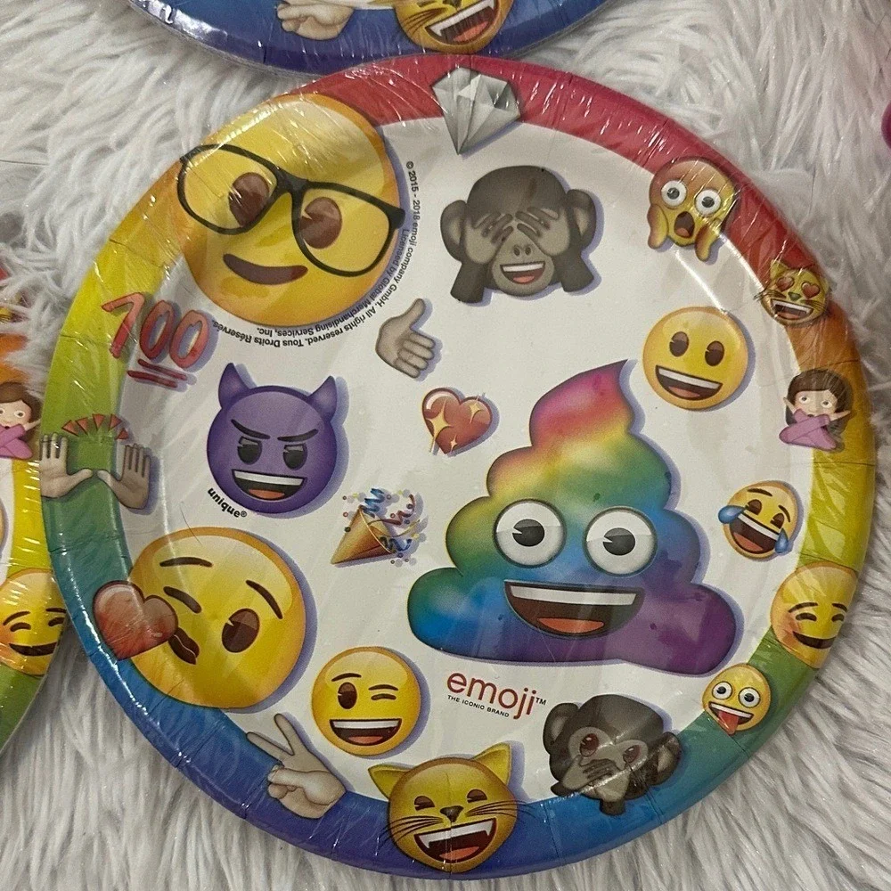 Emoji Party Supplies Set 32ct Paper Plates and 4 Reusable Plastic Tumblers